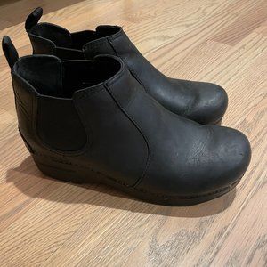 Dansko Frankie Black Oiled Bootie